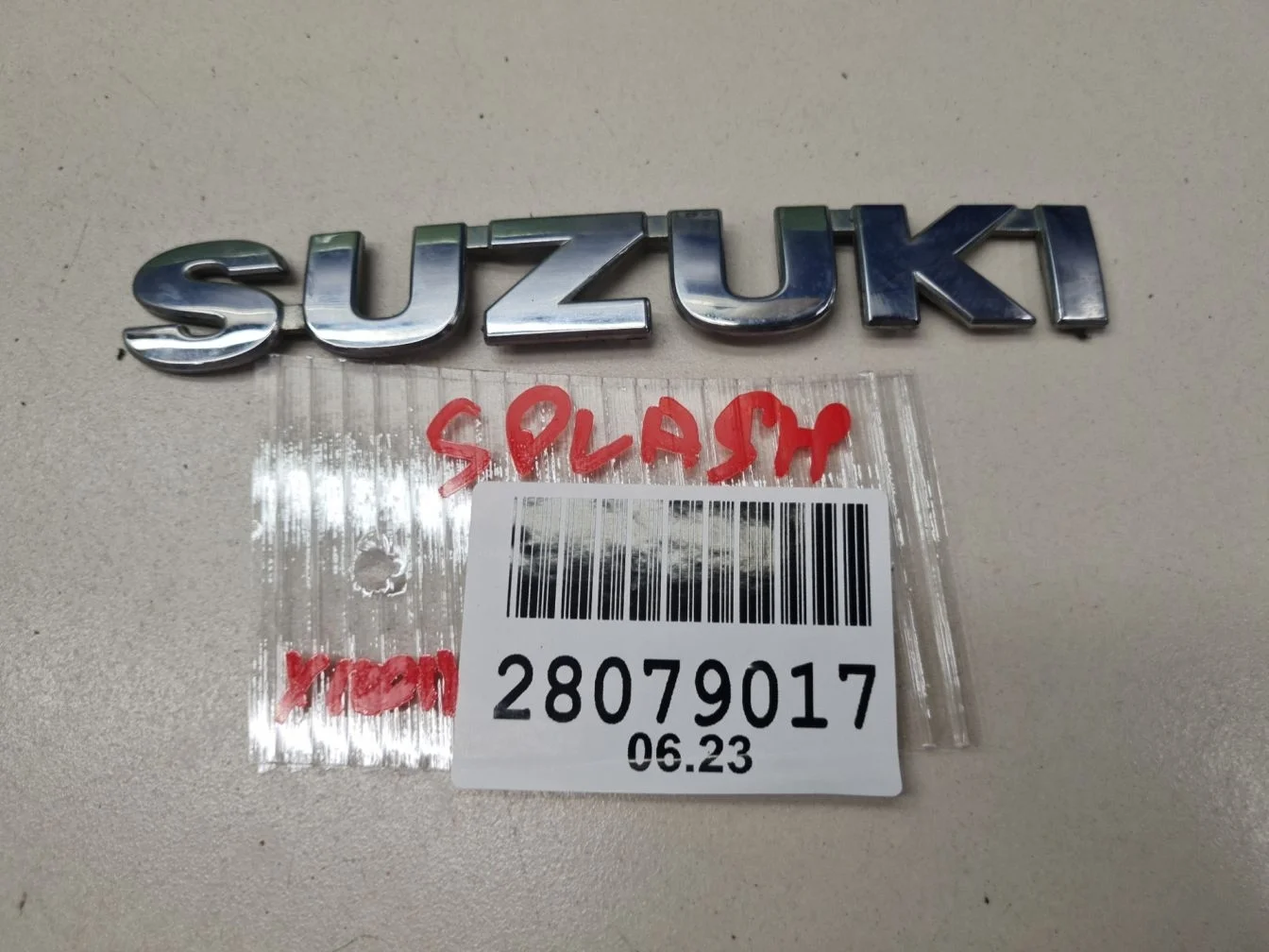 Эмблема двери багажника для Suzuki Splash 2008-2015