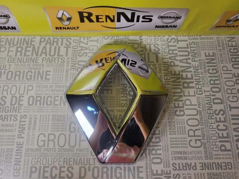 Эмблема ромб на решетку Renault Megane 3 2015