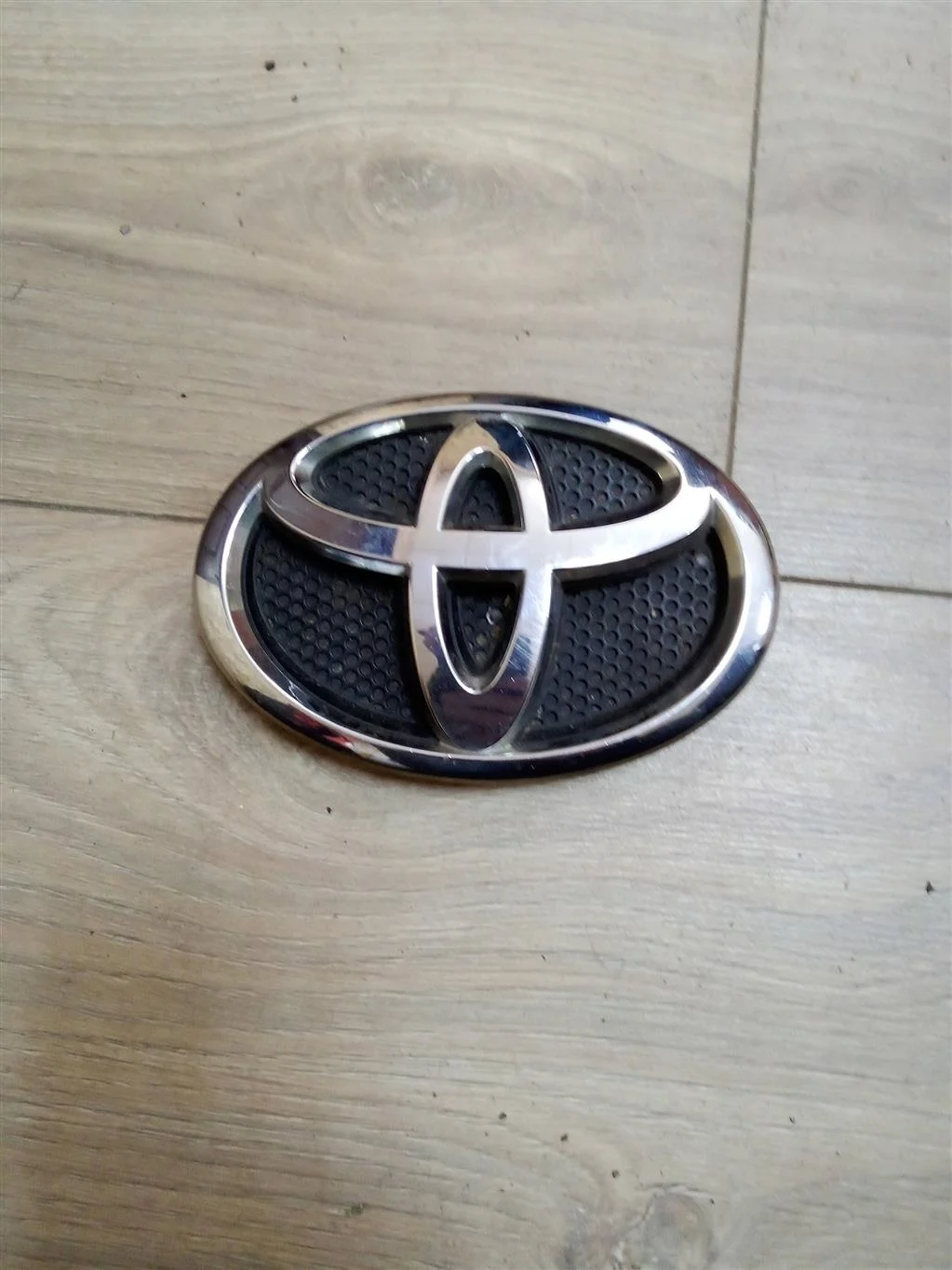 Эмблема Toyota Avensis III 2009-2011
