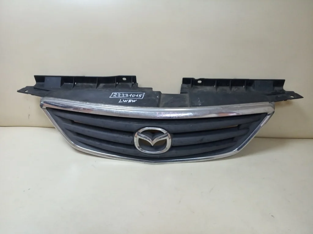 решетка радиатора MAZDA MPV 2, LWEW   МАЗДА   МПВ    LC6250710A 1999-2006 (контрактная запчасть)