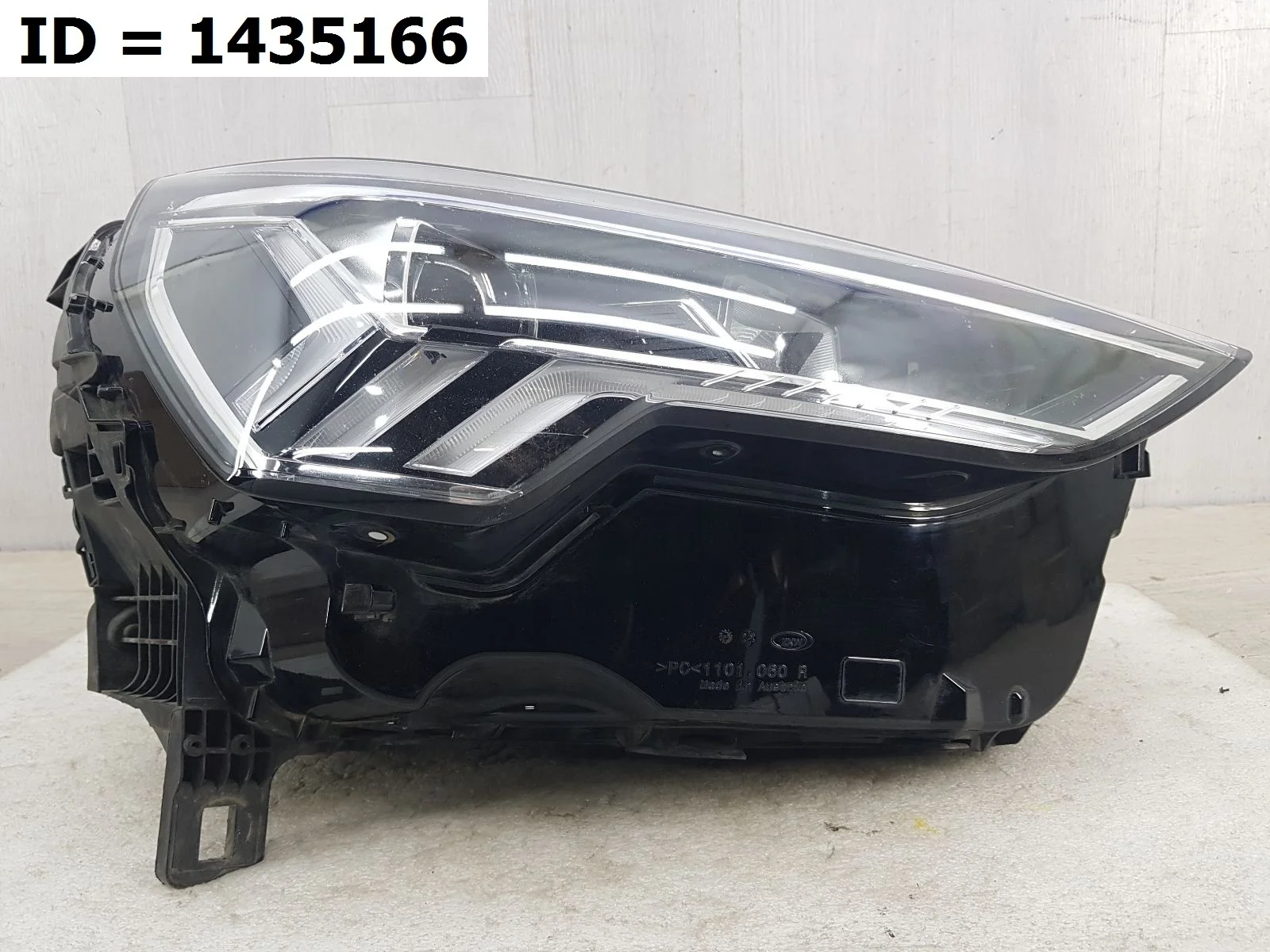 фара правая Audi Q3 2, F3 Правый  83A941774 2018-2024 (контрактная запчасть)