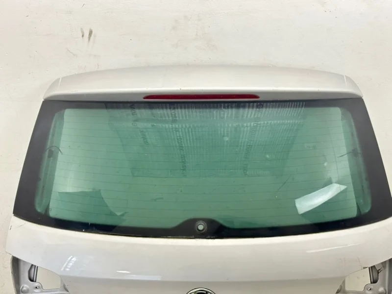 Стекло в крышку багажника VW Touareg 2 2010-2018 7P