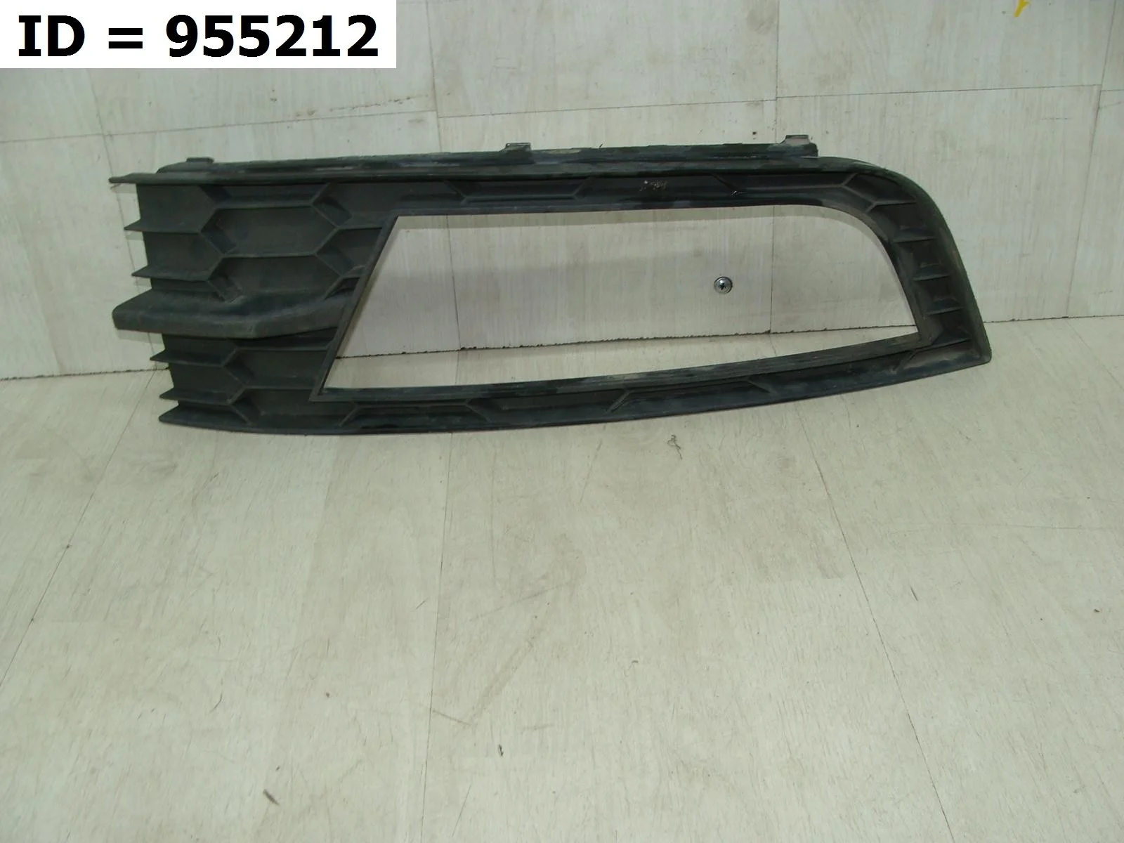 накладка птф правая Skoda OCTAVIA 3, A7, 5E, 5E5 Правый  5E08076829B9 2012-2020 (контрактная запчасть)