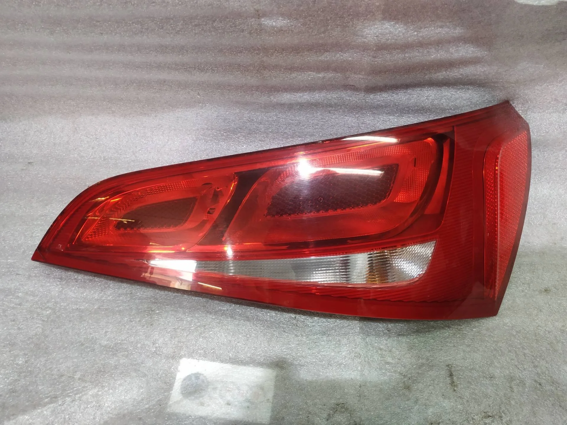 фонарь задний правый Audi Q5  2010