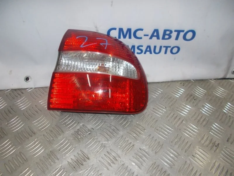 Фонарь Volvo V40 2001-2004 30621888 УНИВЕРСАЛ B4204T, задний правый