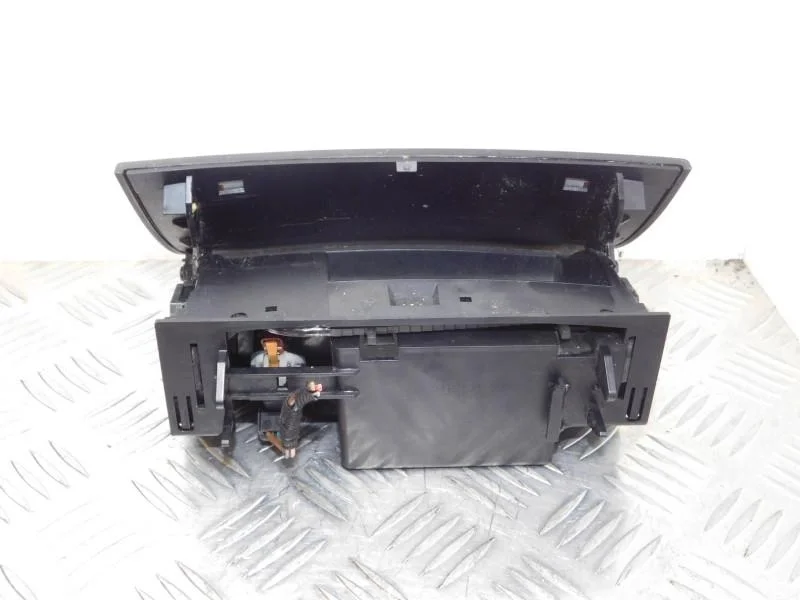 Пепельница Mercedes-Benz E-Класс W211/S211 2004 A2116800650