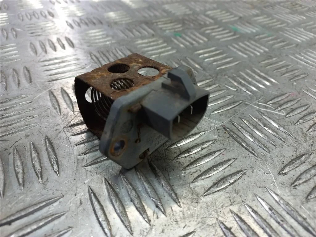 Резистор вентилятора охлаждения  форд Connect