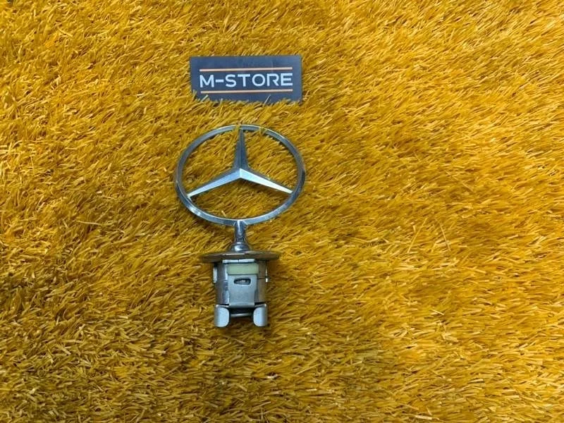Эмблема на капот Mercedes-Benz -Class 2012 W204