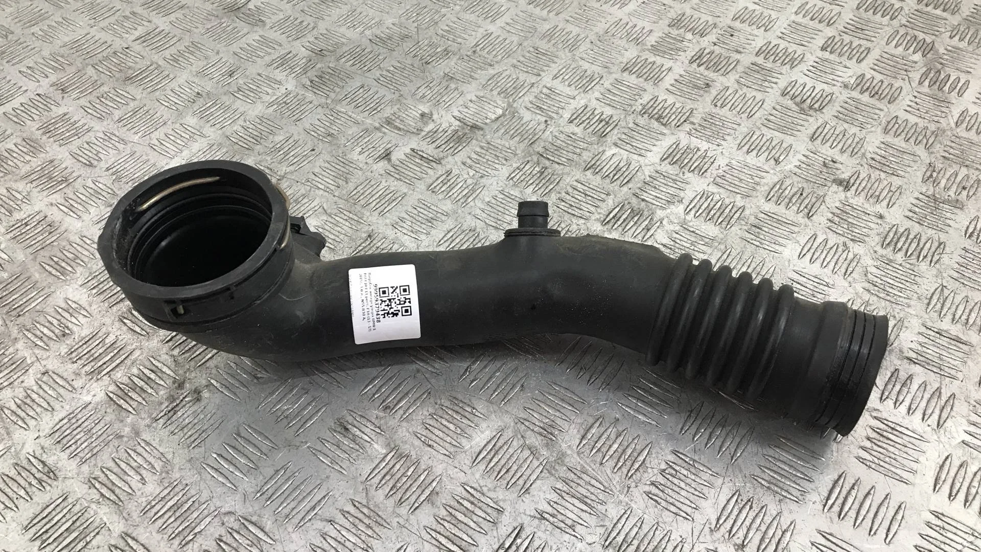 Патрубок интеркулера BMW 5 F10/F11/GT F07 рест. F10 2015 8626487