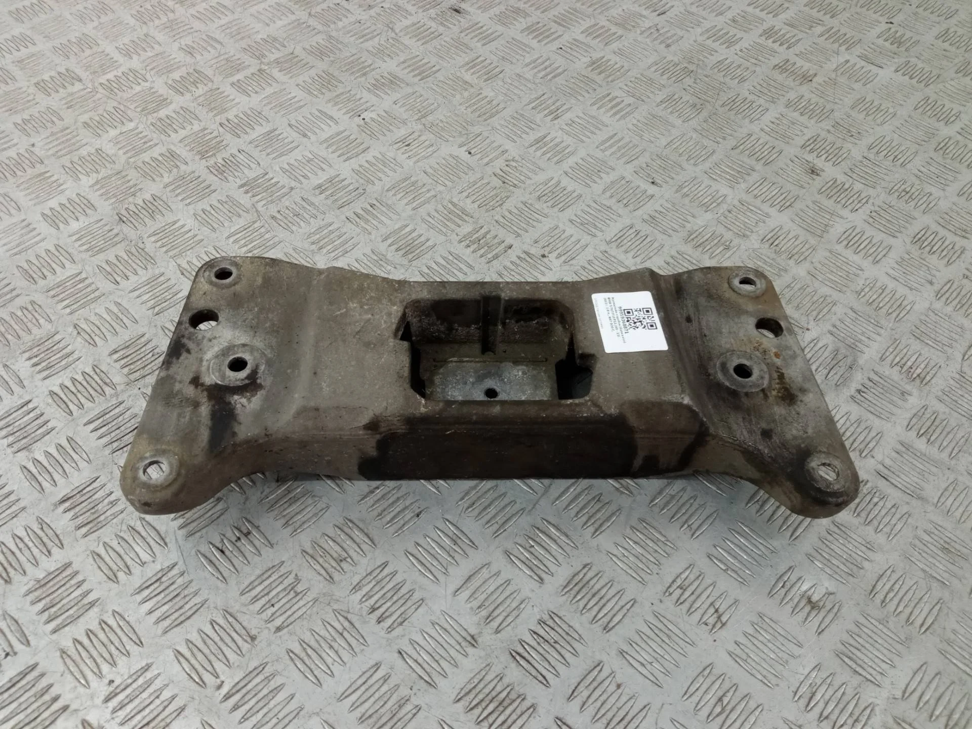 Кронштейн коробки (балка кпп) BMW 5 F10/F11/GT F07 2011 6781222