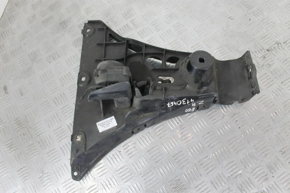 Кронштейн крепления бампера BMW 5 E60/E61 2005 7033716