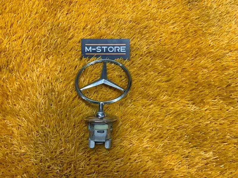 Эмблема на капот Mercedes-Benz -class 2012 W212