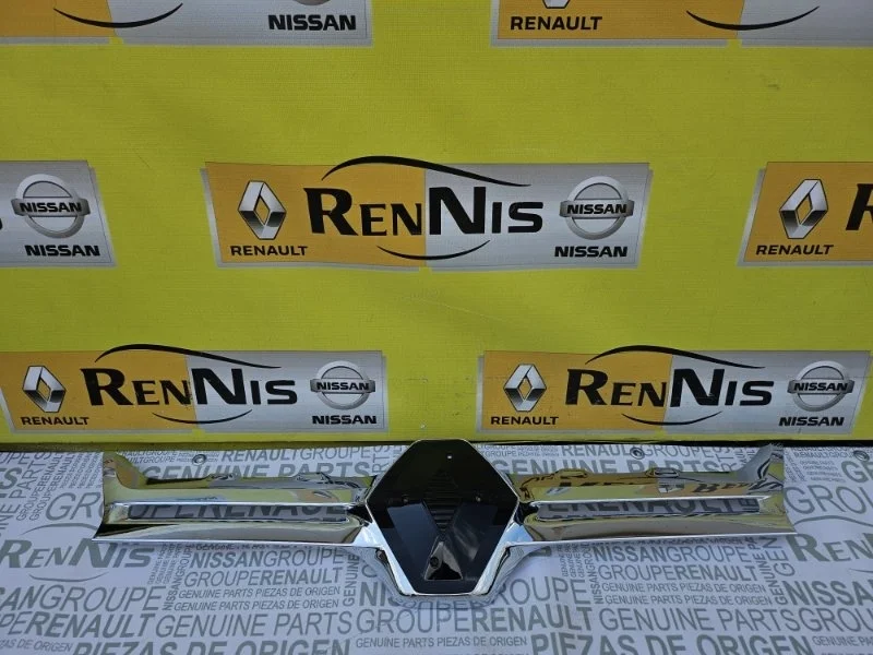 Хром решетки радиатора Renault Duster 2015