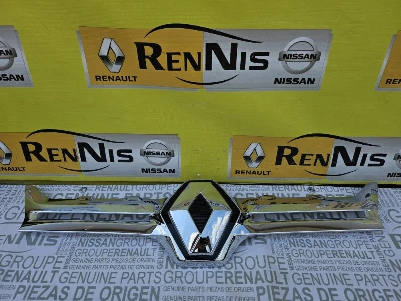 Хром решетки радиатора Renault Duster 2015