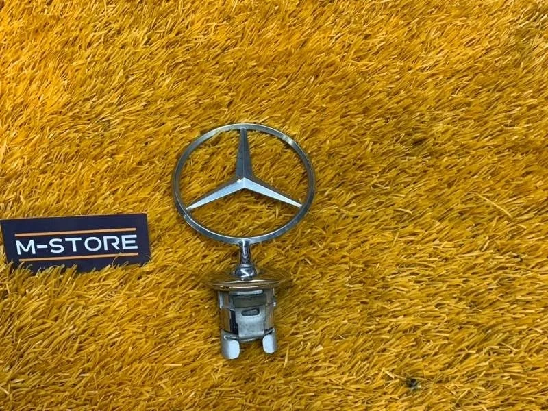 Эмблема на капот Mercedes-Benz -Class 2010 W204