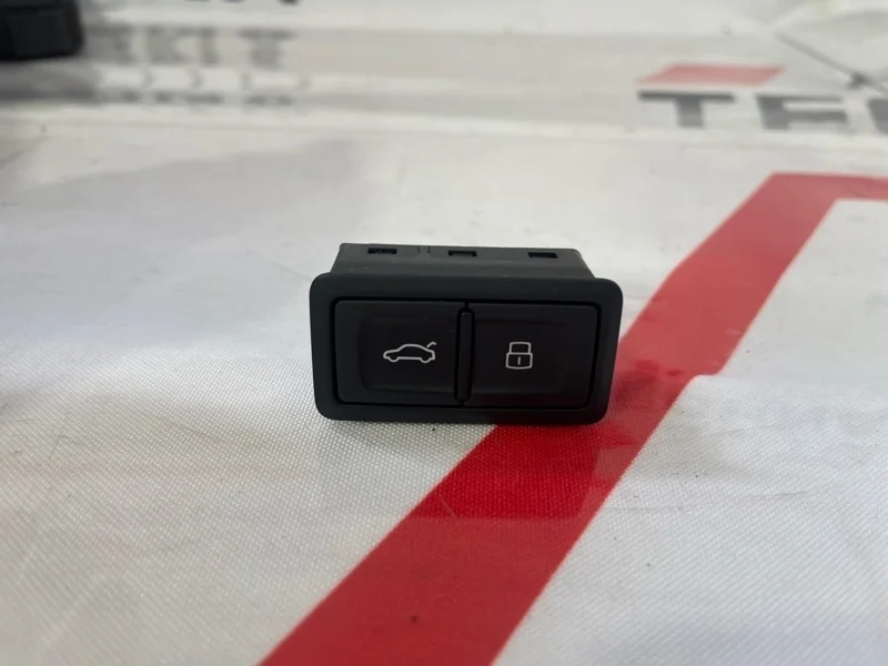 Кнопка открывания багажника Audi Q3 F3 1.5 DAD