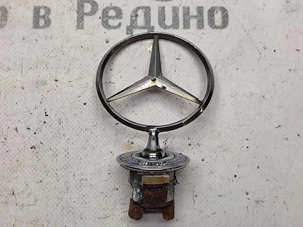 Эмблема капота Mercedes-Benz