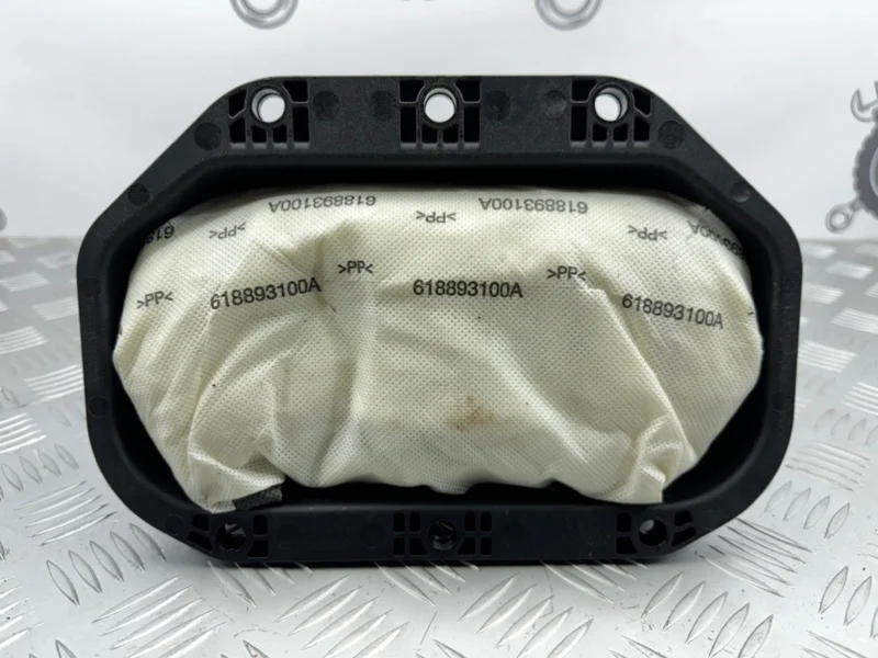 Подушка безопасности пассажира Opel Astra 2010 J