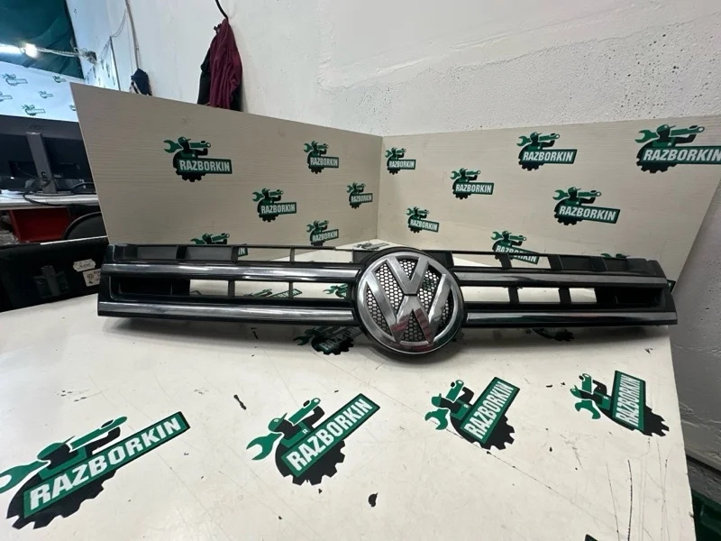 Решетка радиатора Volkswagen Touareg Nf 2014 7P6853651A 2 ПОКОЛЕНИЕ CRCA 3.0 TDI
