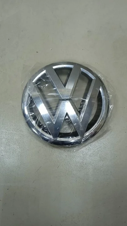 Эмблема на решетку радиатора передняя Volkswagen