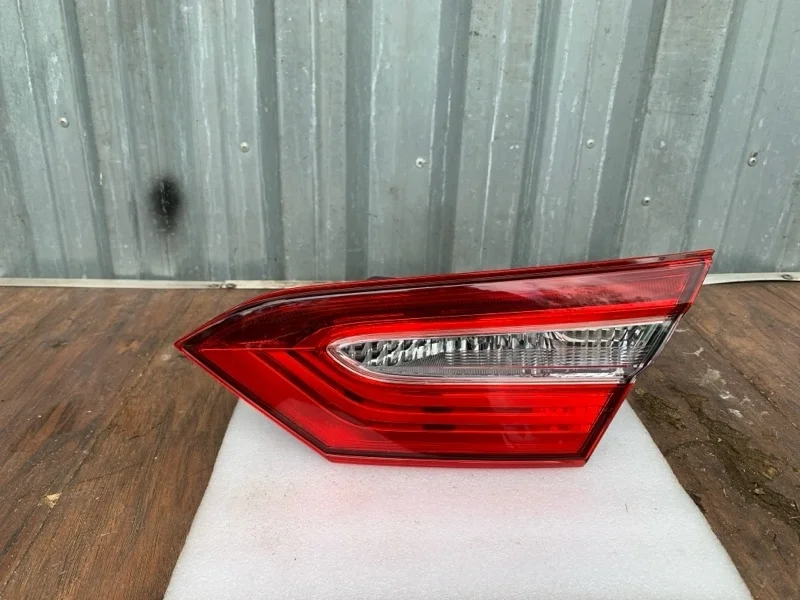 Фонарь led в крышку Toyota Camry 2018-2021 70