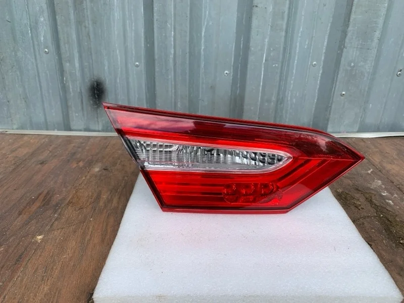 Фонарь led в крышку Toyota Camry 2018-2021 70