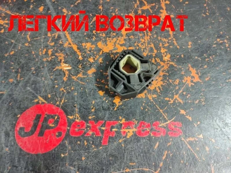 Кронштейн радиатора Audi A3 1K0121367C 8P1