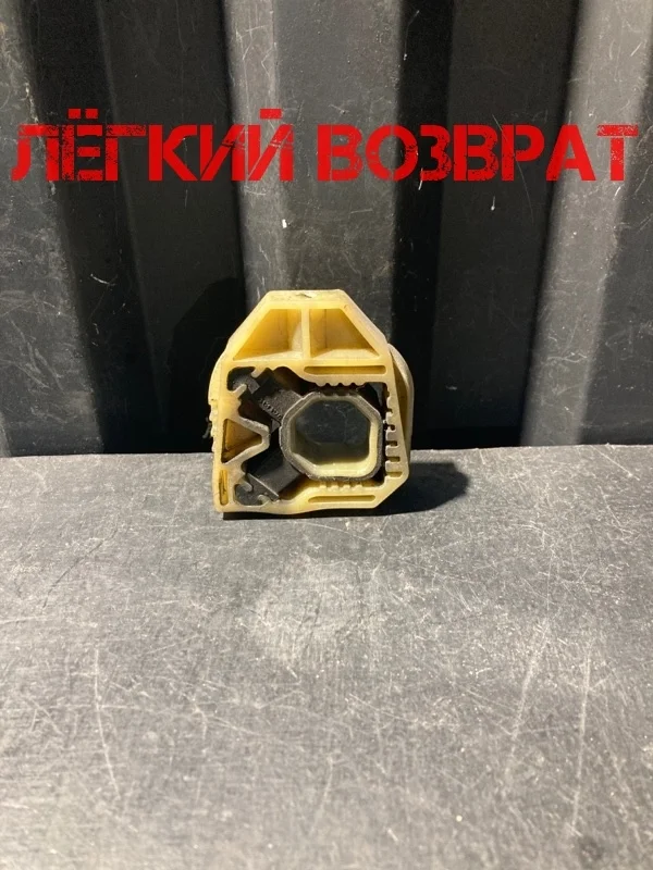 Кронштейн радиатора Audi A3 1K0121367G 8P1