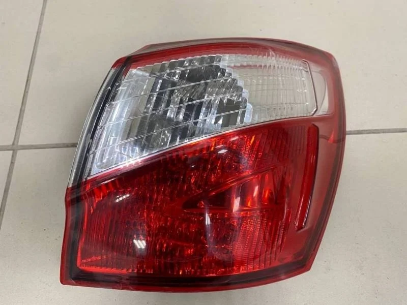 Фонарь задний наружный правый Nissan Qashqai J10 2006-2013