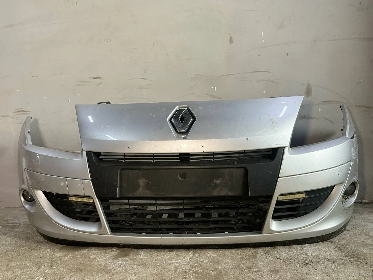 Бампер передний Renault Scenic 3 2010 622545401R