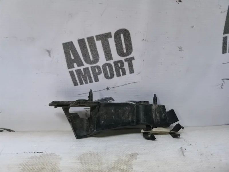 Кронштейн Audi A4 8K0807283 B8, передний левый