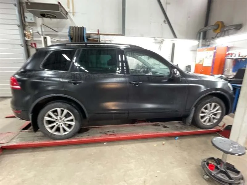 Продажа Volkswagen Touareg 3.0D (240Hp) (CNRB,CASA) 4WD AT по запчастям