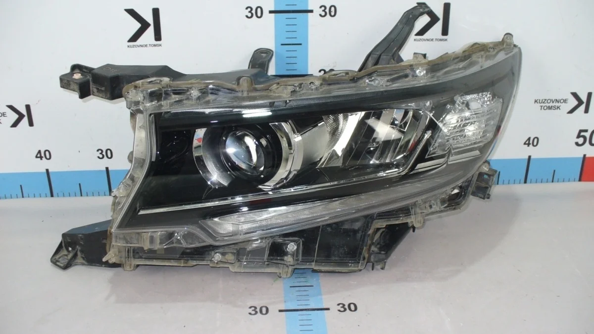 Фара Toyota Land Cruiser Prado 2009-2023 J150