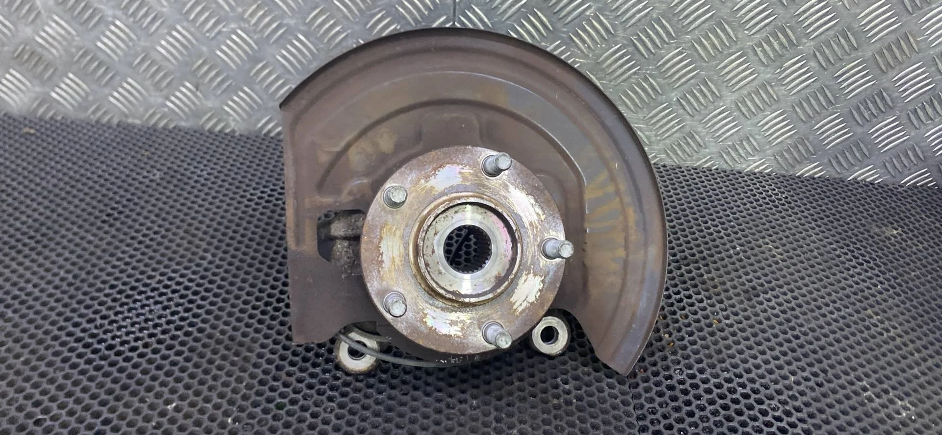 Кулак передний правый Nissan Juke YF15 400141KK0A