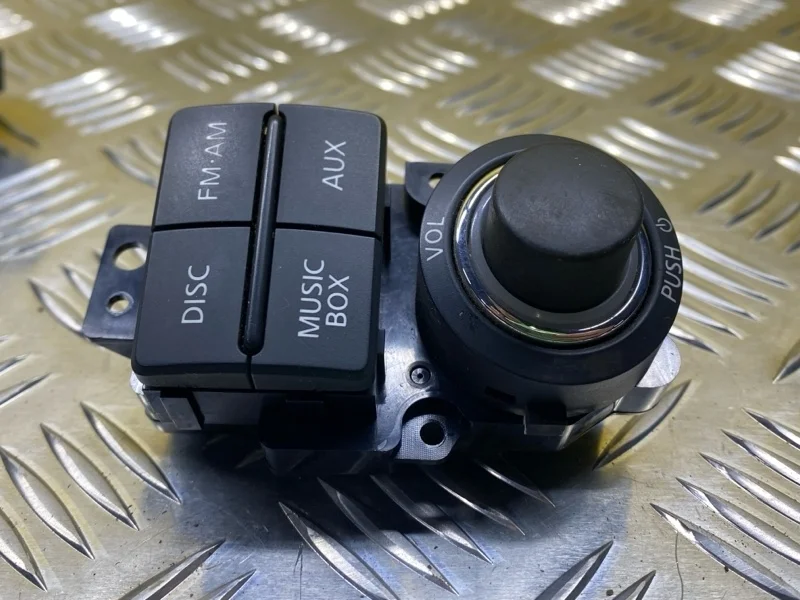 Блок кнопок Nissan Navara (D40) 2004-2015 2010