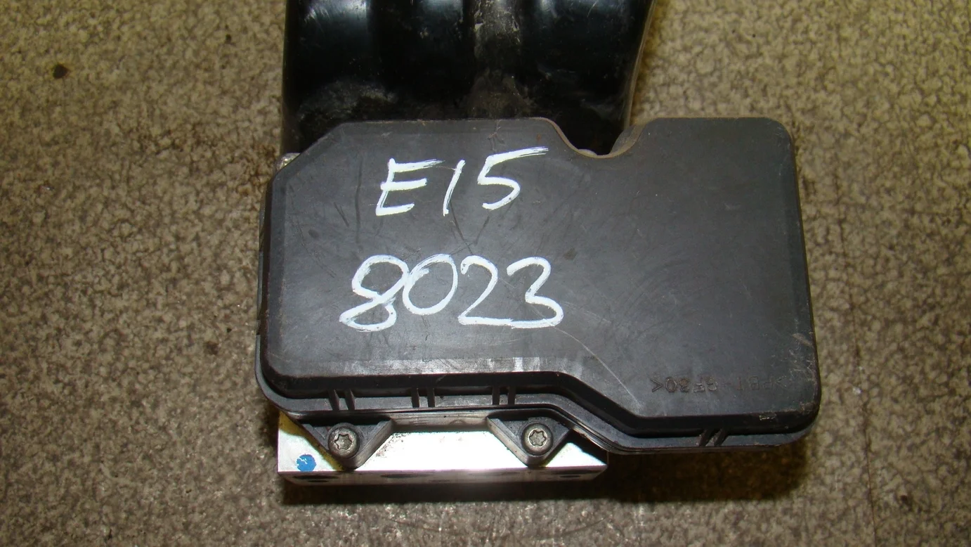 блок abs (насос) Toyota Corolla (E150) 2006-2013