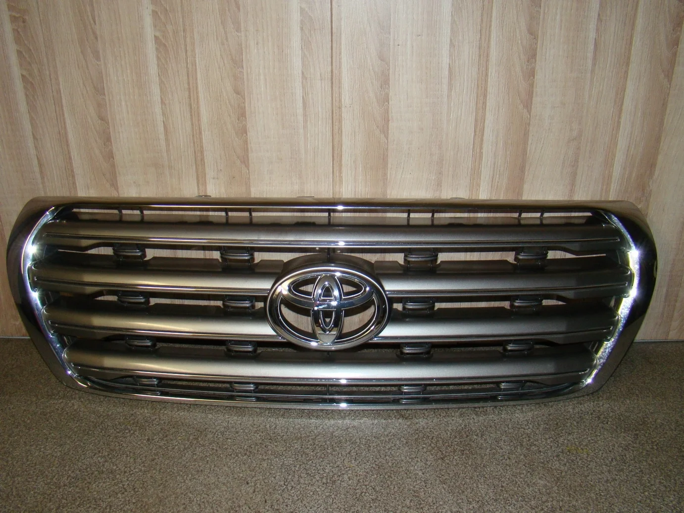 решетка радиатора Toyota Land Cruiser 200 2008-2021