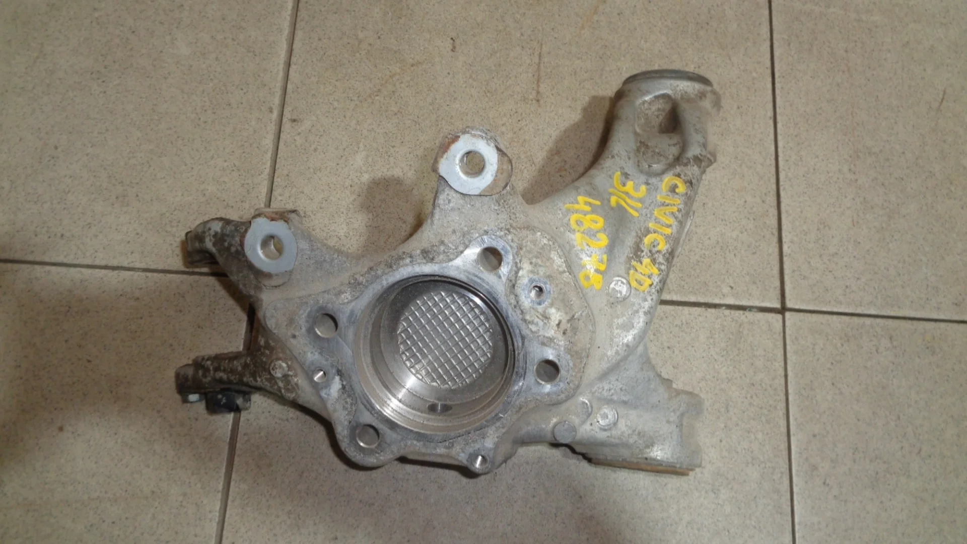 кулак поворотный Honda Civic 4D VIII 2006-2012