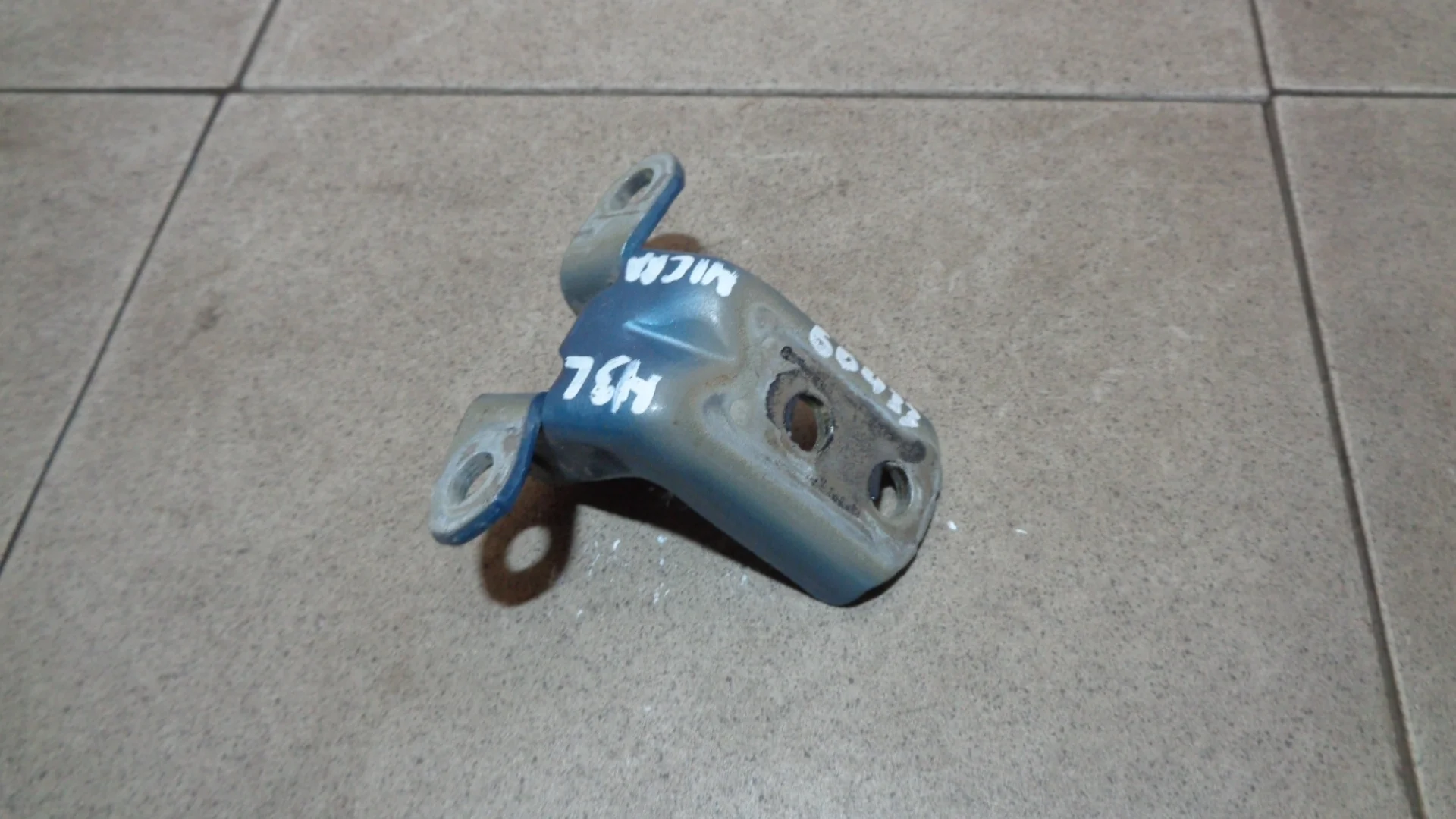 Петля двери задней левой нижняя Nissan Micra (K12) 2002-2010