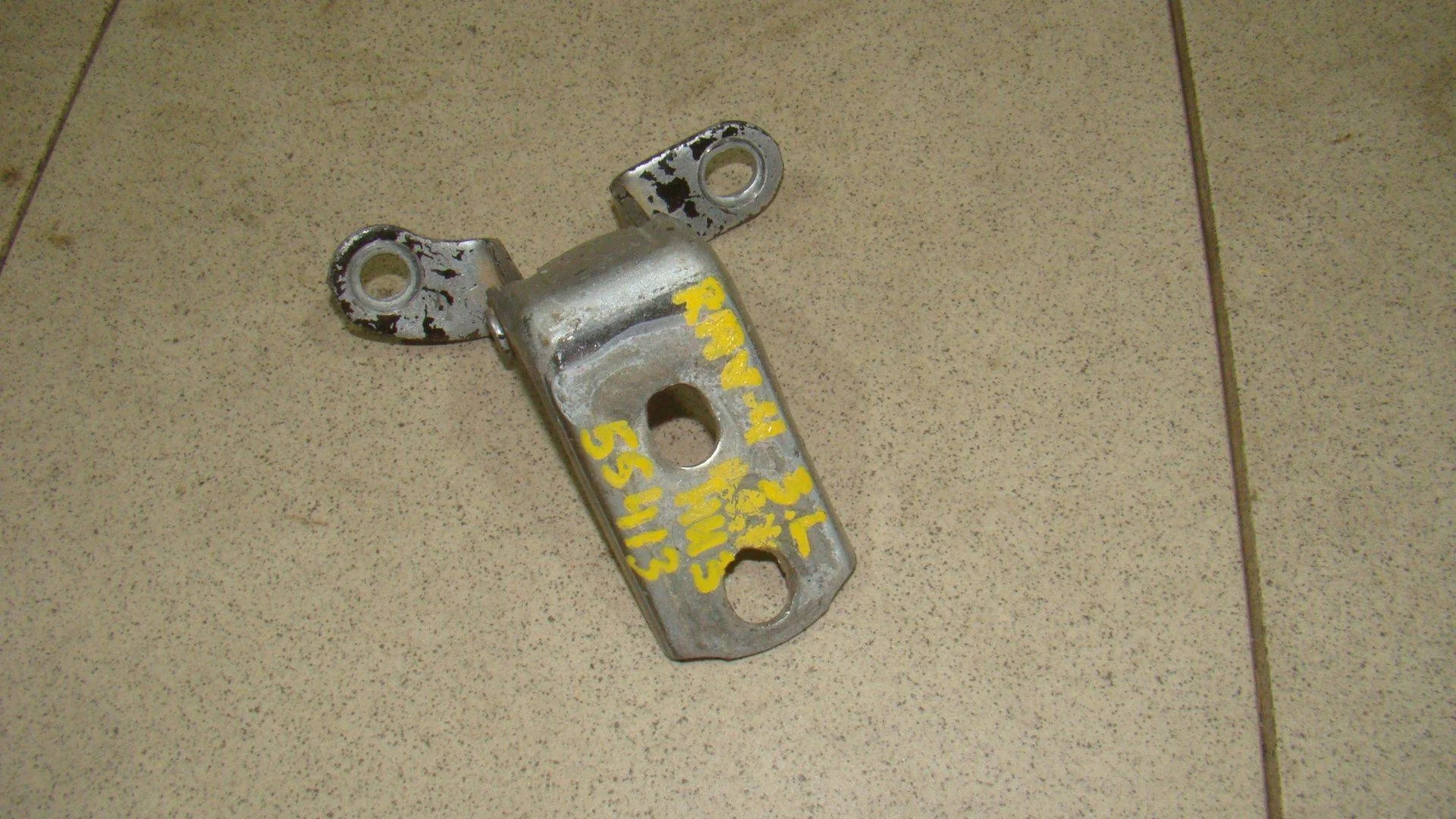 петля двери Toyota RAV4 (XA30) 2005-2012