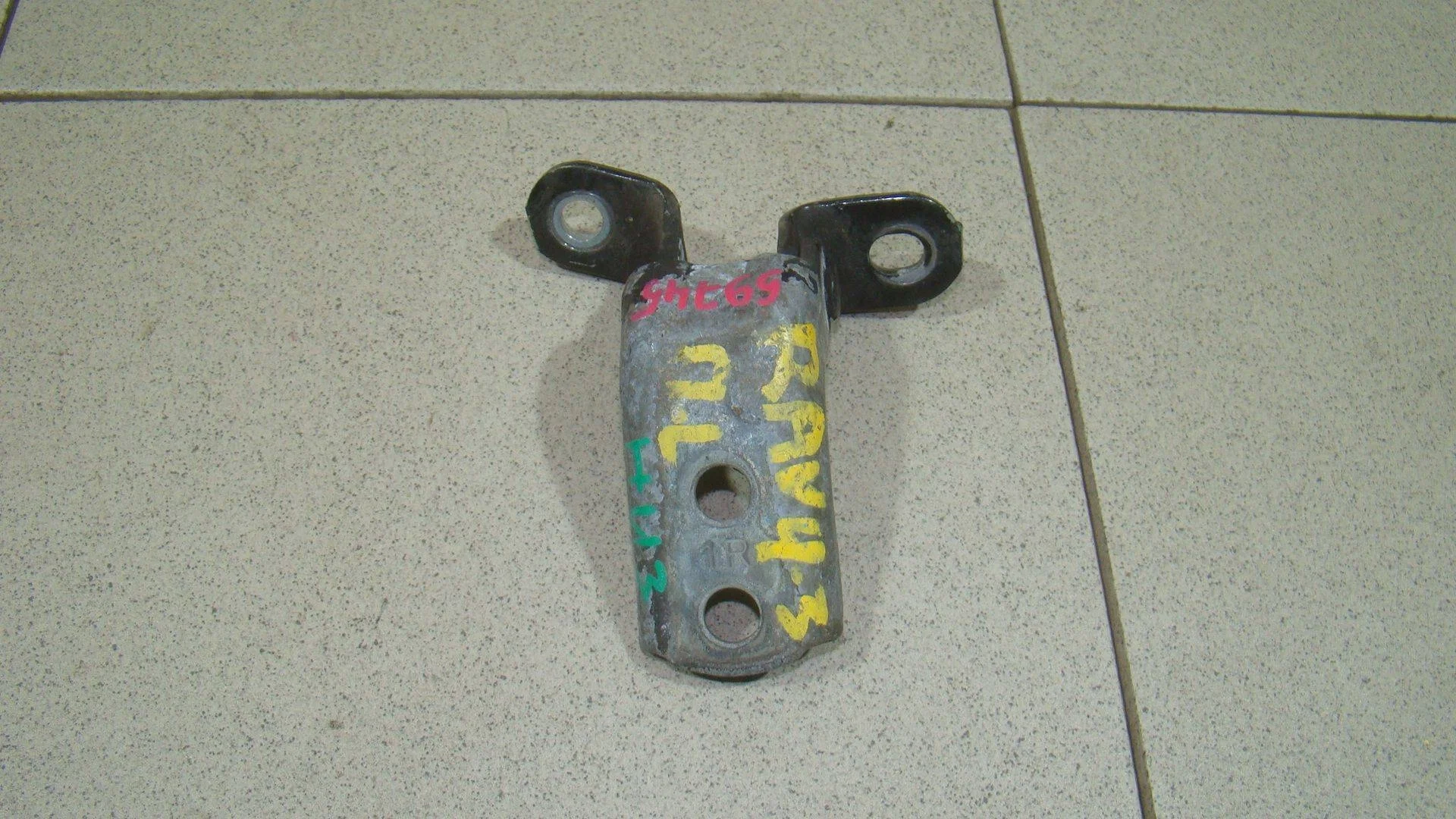 петля двери Toyota RAV4 (XA30) 2005-2012