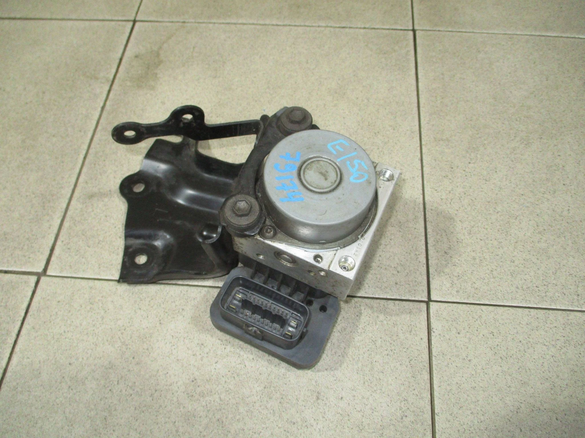 блок abs (насос) Toyota Corolla (E150) 2006-2013