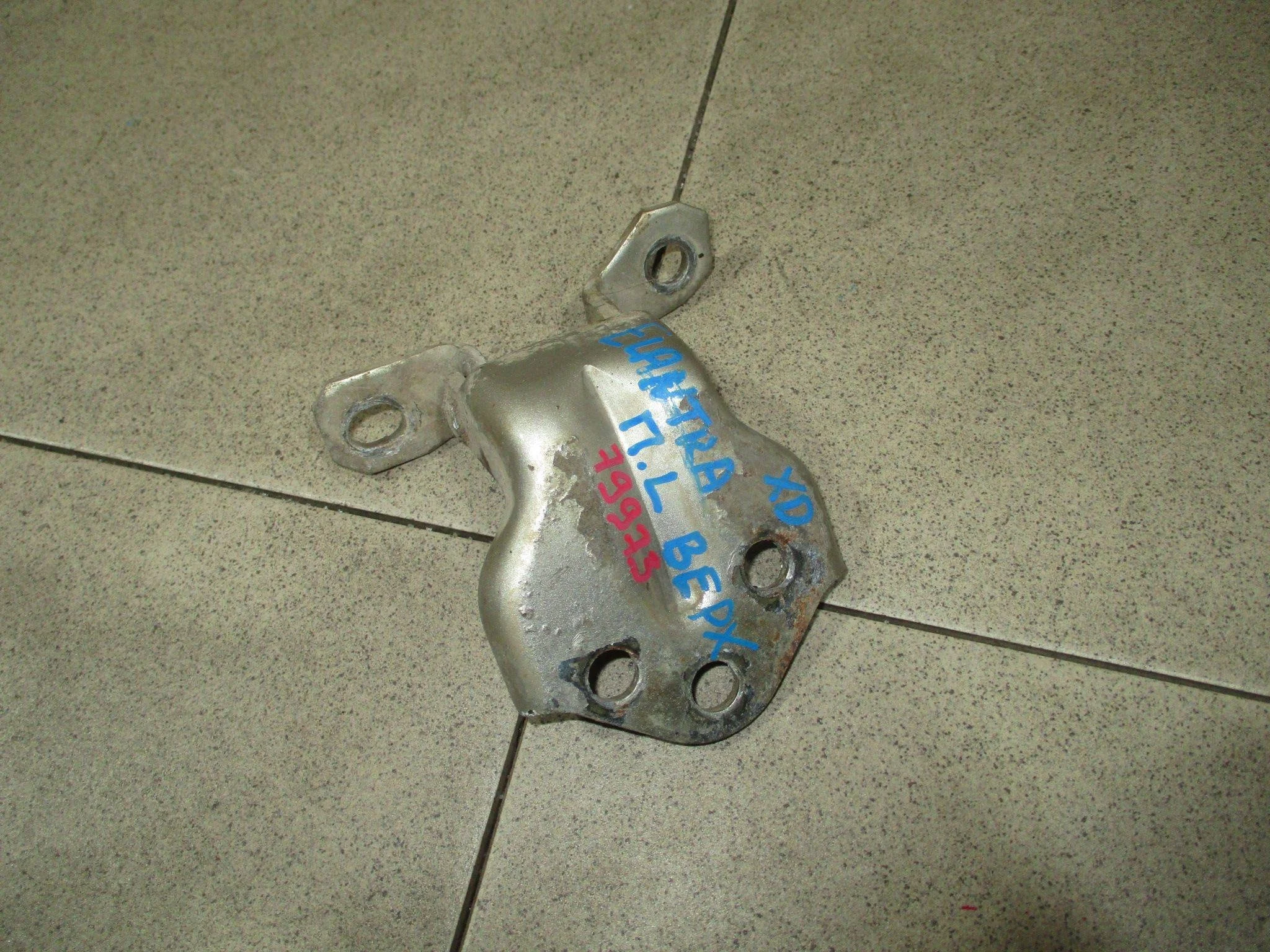 петля двери Hyundai Elantra (XD) 2000-2006