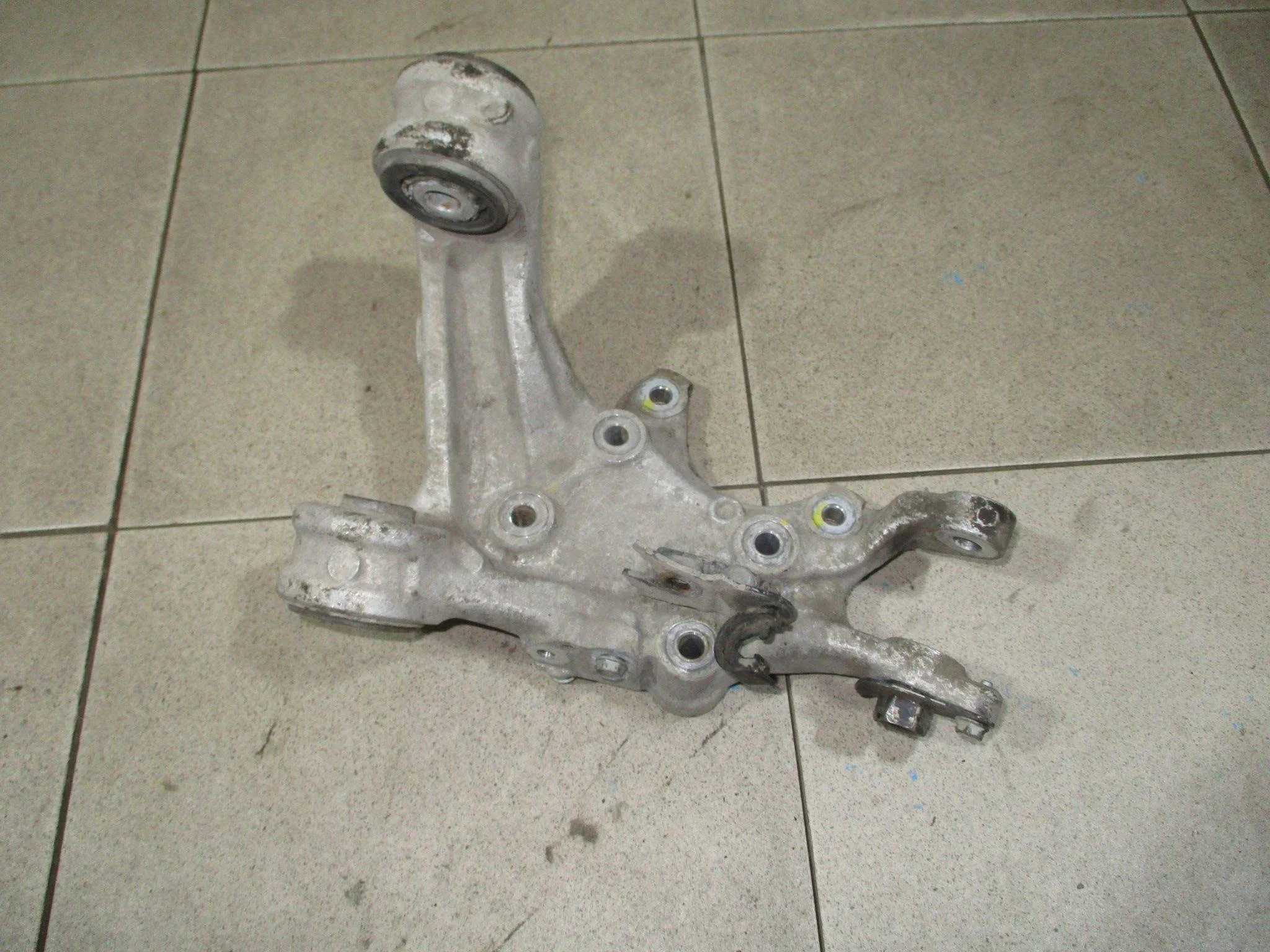 кулак поворотный Honda Civic 4D VIII 2006-2012