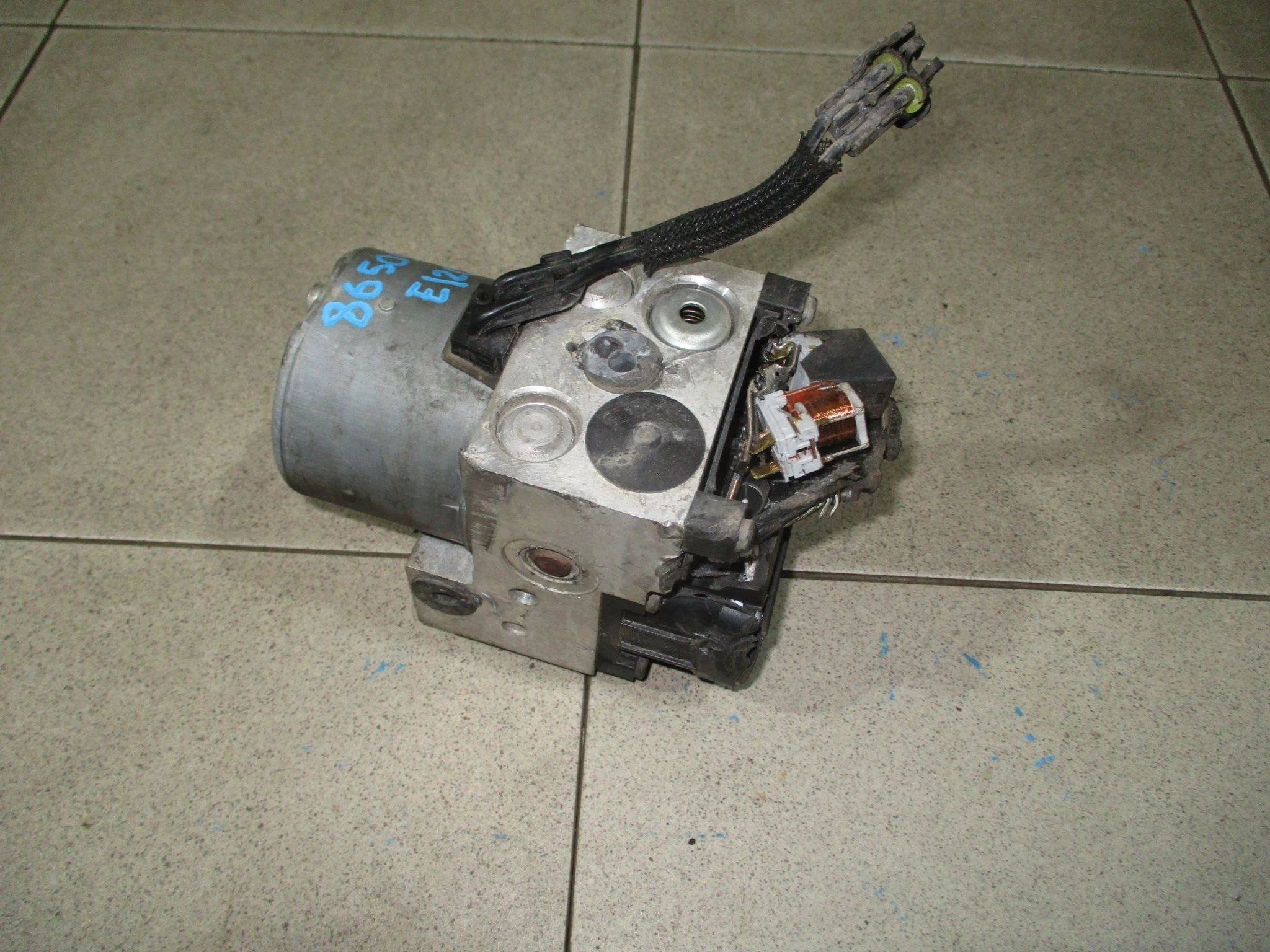 блок abs (насос) Toyota Corolla (E120) 2000-2007