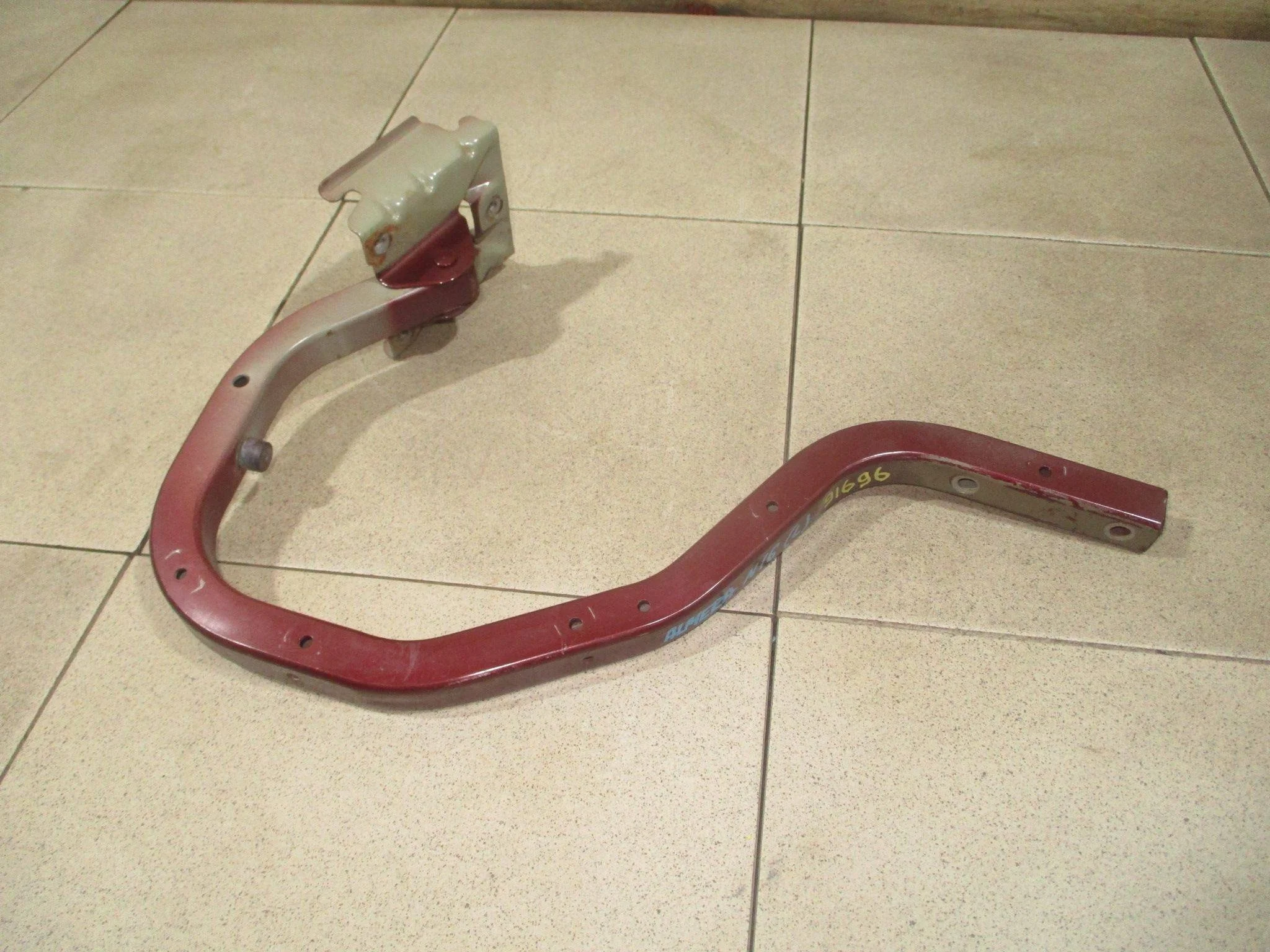 Петля крышки багажника Nissan Almera (N16) 2000-2006