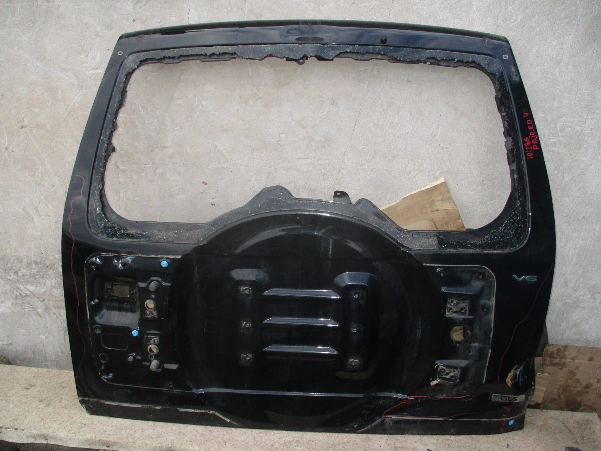 дверь багажника Mitsubishi Pajero IV 2006-2021