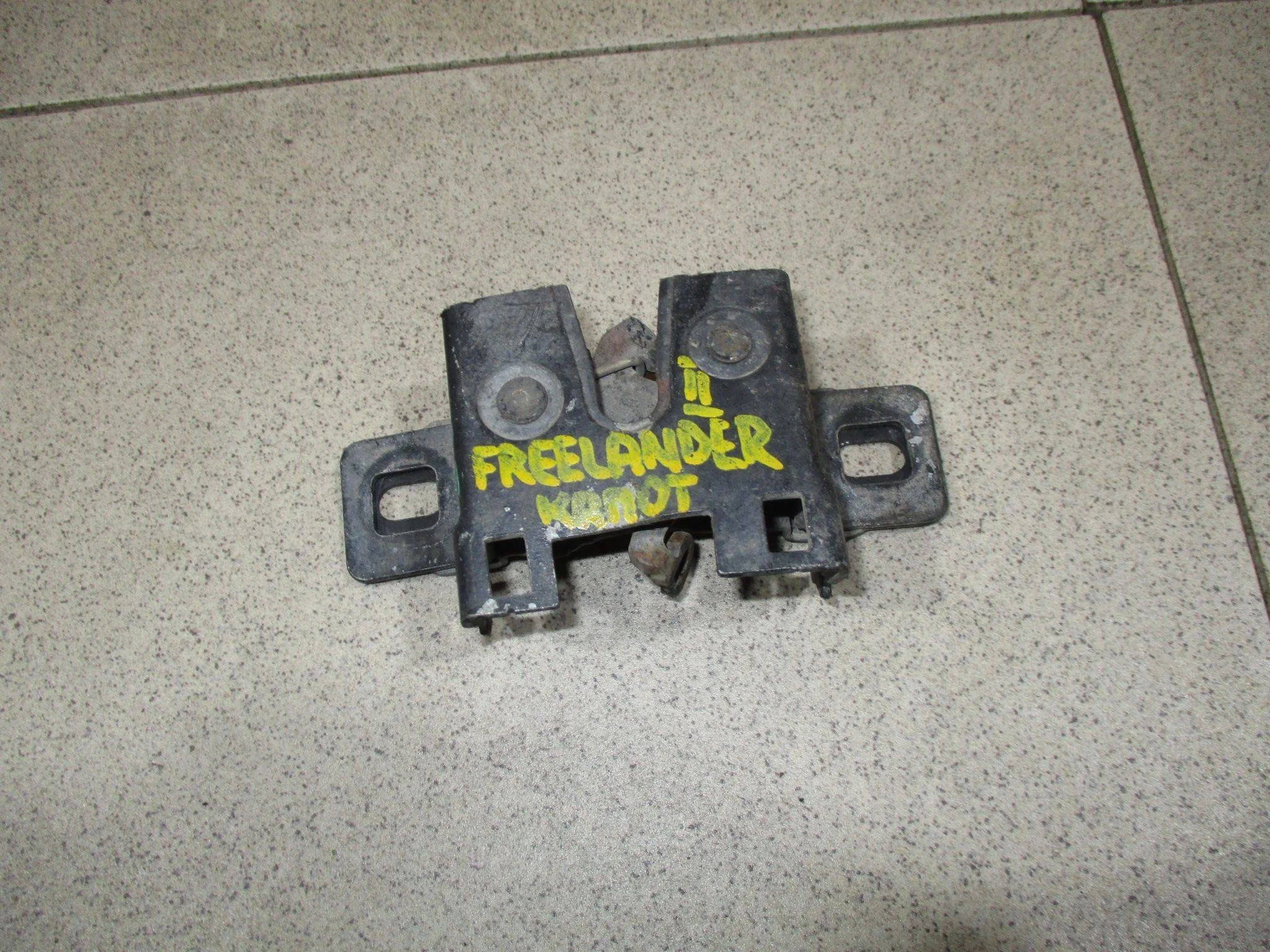 Замок капота Land Rover Freelander II 2006-2014