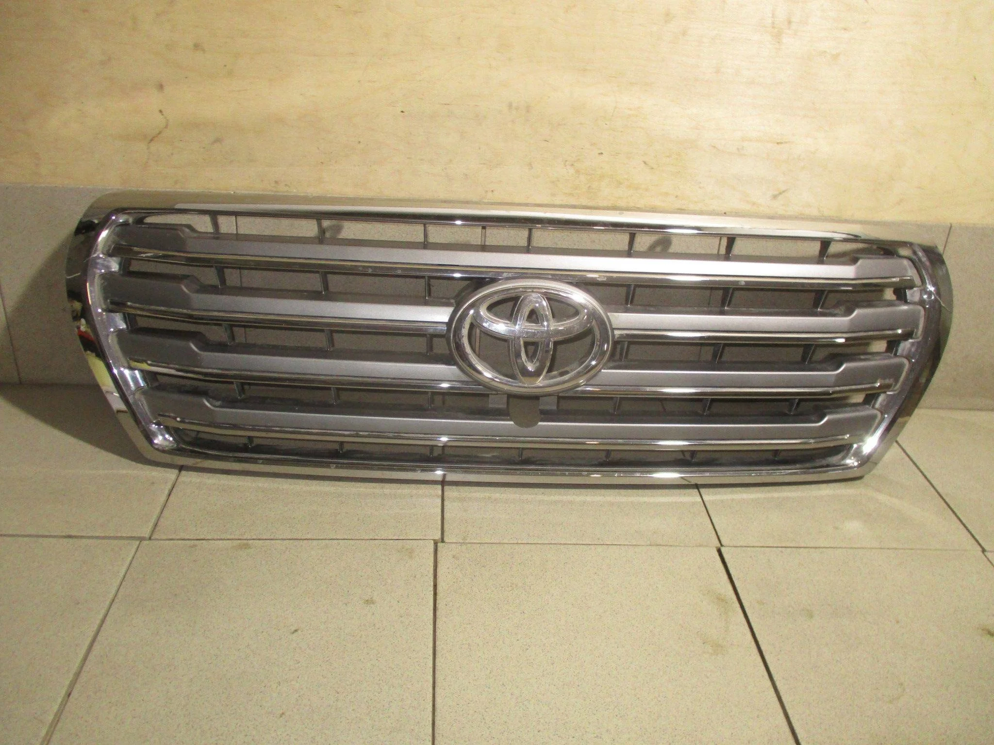 решетка радиатора Toyota Land Cruiser 200 2008-2021