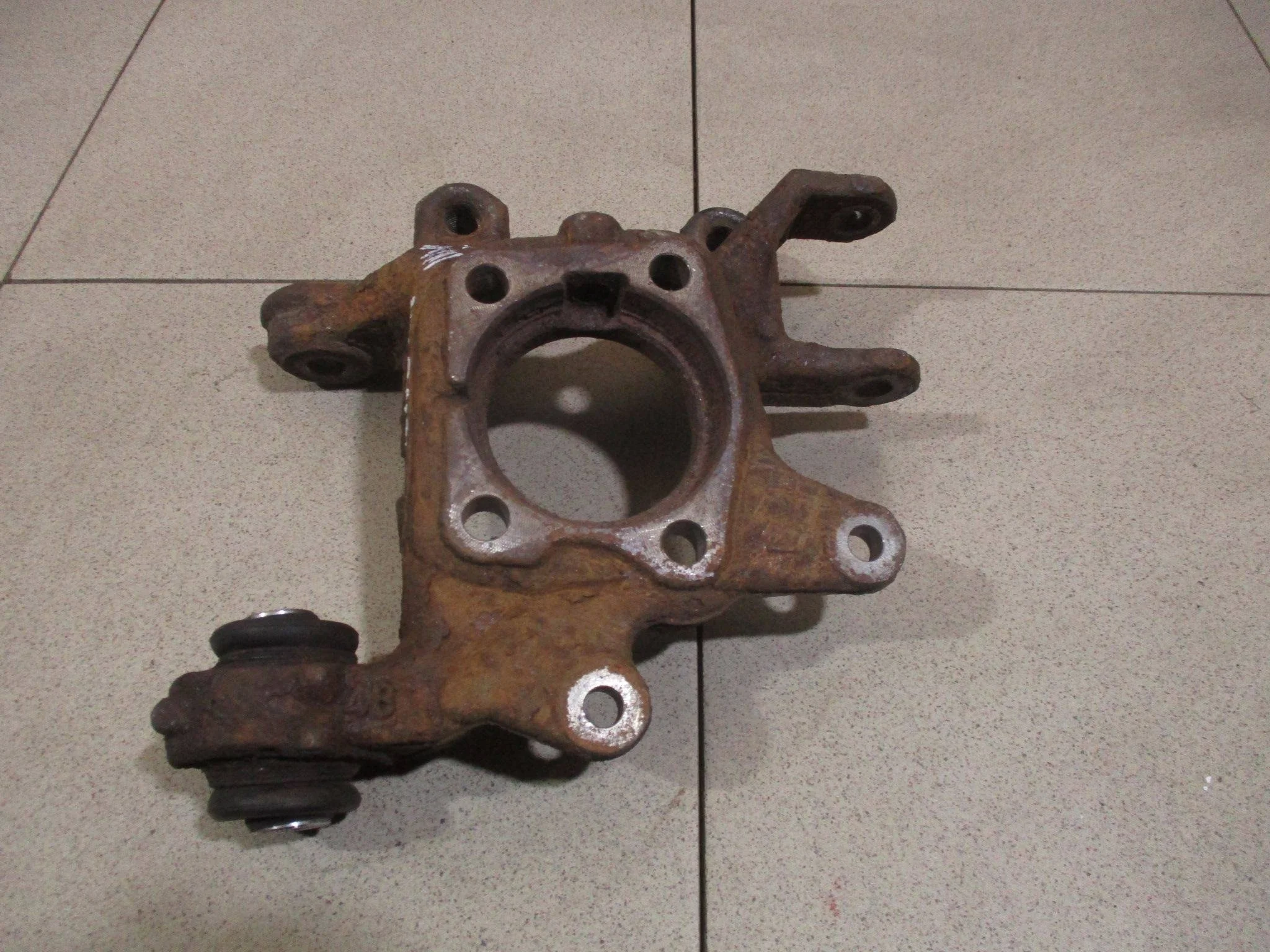 кулак поворотный Toyota RAV4 (XA30) 2005-2012